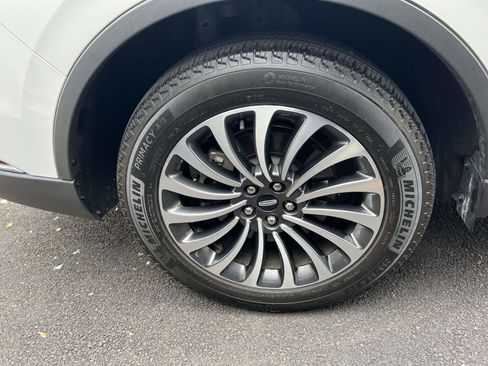 Used 2022 Lincoln Aviator Standard w/ Premium Package image 7