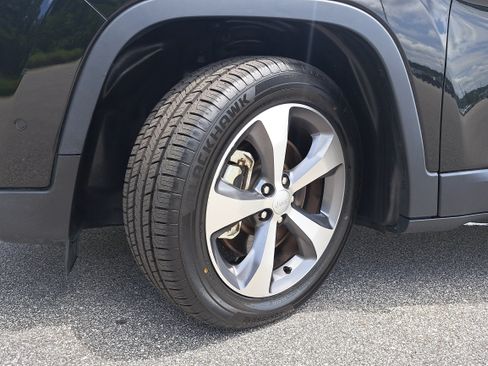 Used 2021 Jeep Cherokee Limited w/ Elite Package FWD image 33