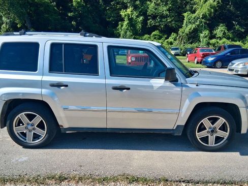 Used 2007 Jeep Patriot Limited w/ Driver Convenience Group image 3