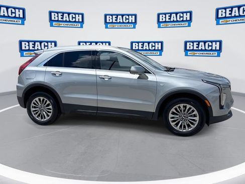 Used 2025 Cadillac XT4 Premium Luxury FWD image 9