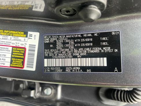 Used 2021 Toyota Highlander XLE AWD/4WD image 32