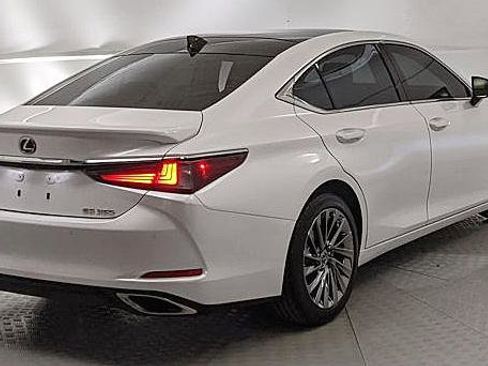 Used 2024 Lexus ES 350 350 Luxury w/ Accessory Package (Z1) image 3