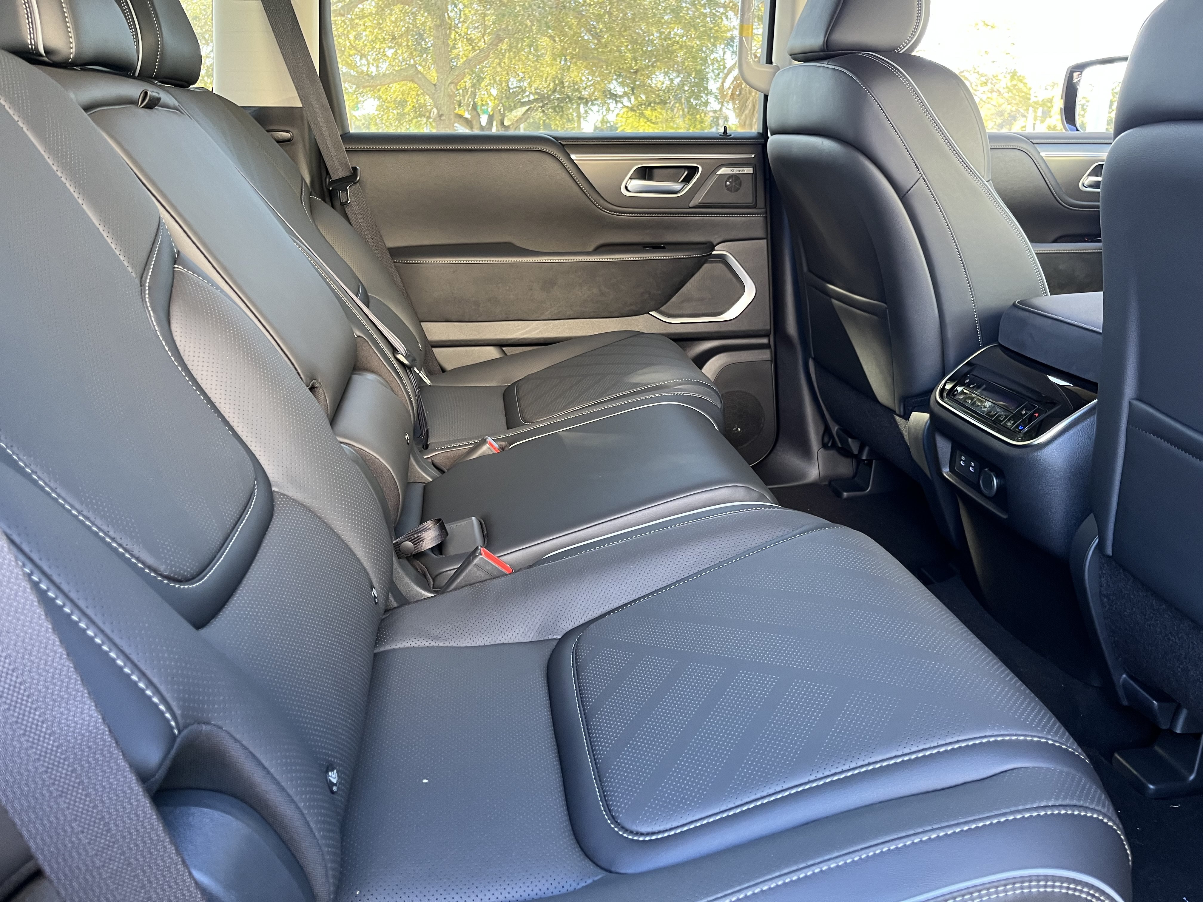 New 2027 INFINITI QX80 Luxe w/ Cargo Package RWD image 15