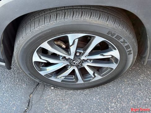 Certified 2024 Toyota Corolla Cross XLE FWD image 8