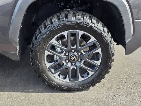 Used 2025 Toyota Tundra Limited AWD/4WD image 8