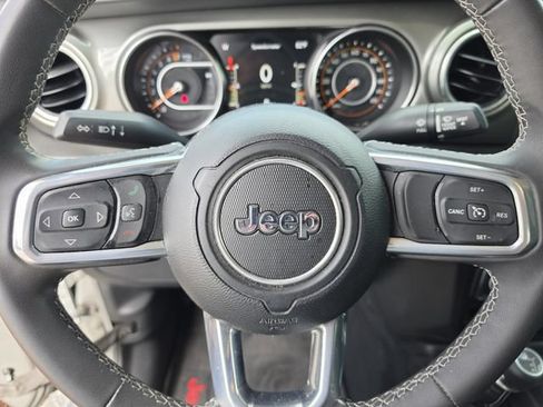 Used 2023 Jeep Gladiator Overland w/ LED Lighting Group AWD/4WD image 31
