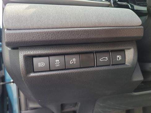 Used 2025 Toyota Camry LE w/ Convenience Package FWD image 32