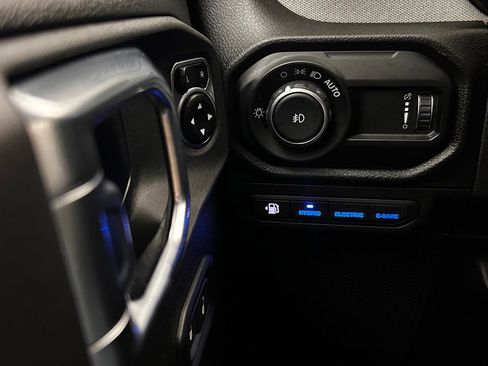Certified 2024 Jeep Wrangler Unlimited AWD/4WD image 18