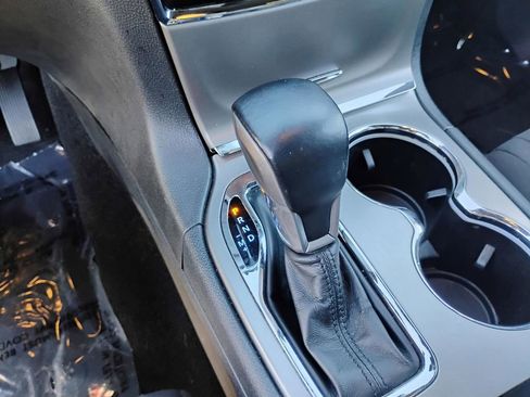 Used 2022 Jeep Grand Cherokee Laredo E image 24