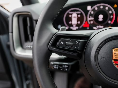 Certified 2026 Porsche Cayenne AWD/4WD image 17
