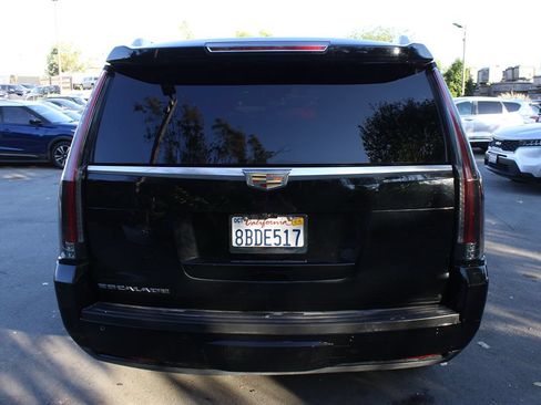 Used 2017 Cadillac Escalade Luxury RWD image 7
