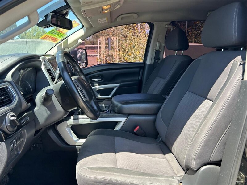 Used 2021 Nissan Titan SV w/ SV Convenience Package RWD image 29