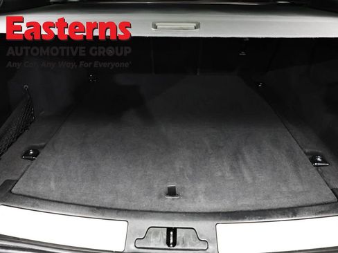 Used 2022 Land Rover Range Rover Velar R-Dynamic S image 9