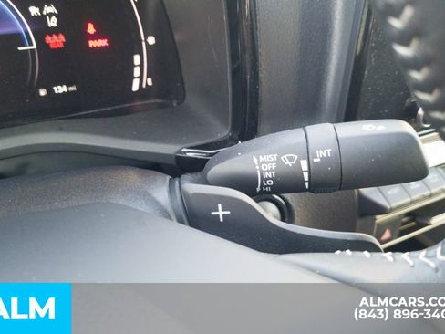 Used 2025 Toyota Camry SE image 28