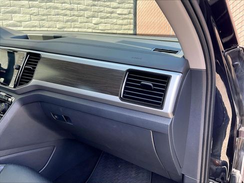 Certified 2023 Volkswagen Atlas SE w/ Panoramic Sunroof Package FWD image 16