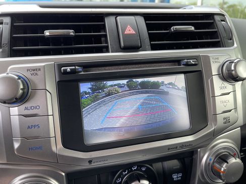 Used 2017 Toyota 4Runner SR5 AWD/4WD image 25