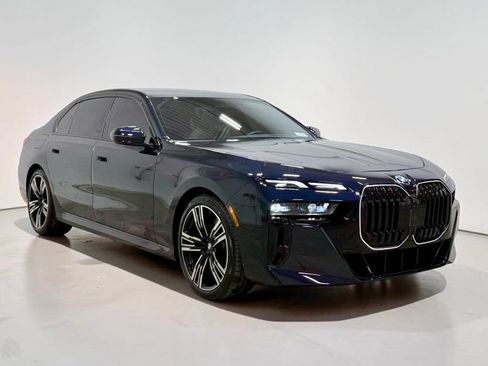 Used 2025 BMW 760i xDrive AWD/4WD image 12
