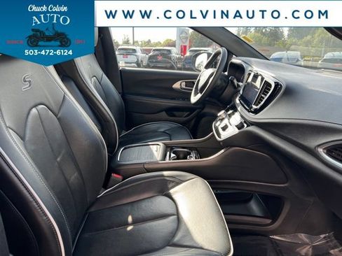 Used 2025 Chrysler Pacifica Limited FWD image 22
