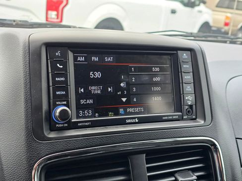 Used 2018 Dodge Grand Caravan SE image 31