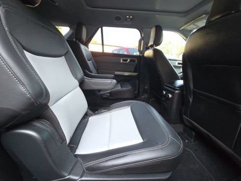 Used 2023 Ford Explorer XLT w/ Equipment Group 202A RWD image 19