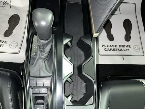 Used 2025 Toyota Camry SE image 21