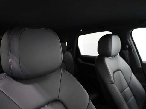 Certified 2024 Porsche Cayenne image 19