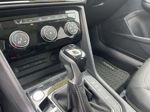 Certified 2023 Volkswagen Taos SE FWD image 30