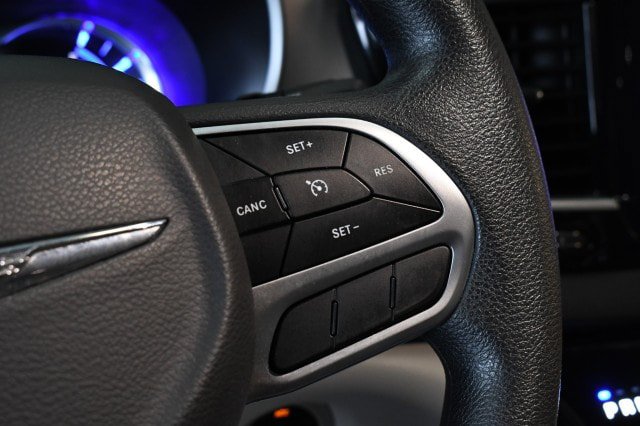 Used 2017 Chrysler Pacifica Touring Plus FWD image 27