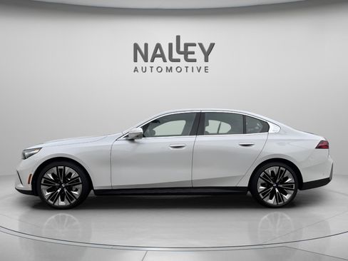 Used 2025 BMW 530i image 2