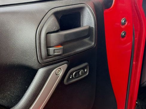 Used 2014 Jeep Wrangler Sahara w/ Connectivity Group AWD/4WD image 19