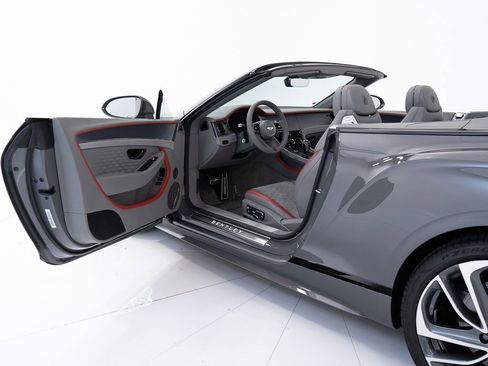 Used 2025 Bentley Continental GT Speed image 17