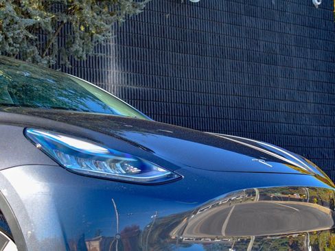 Used 2021 Tesla Model Y Long Range image 6