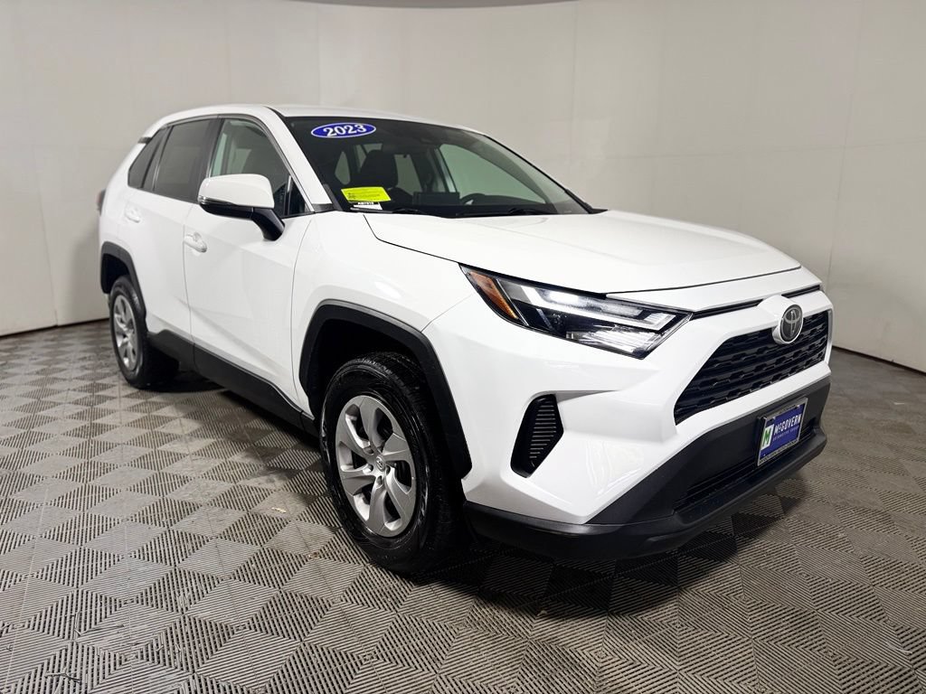 Used 2023 Toyota RAV4 LE AWD/4WD image 8