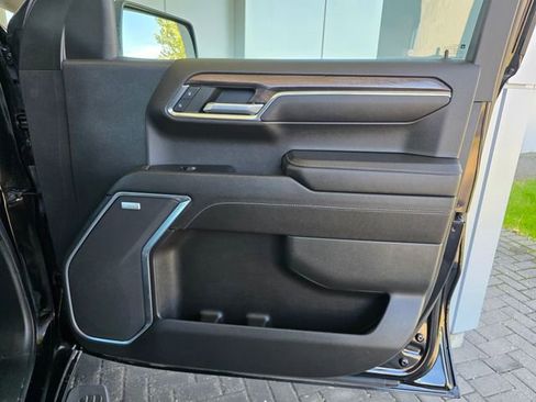 Used 2023 Chevrolet Silverado 1500 LTZ w/ LTZ Convenience Package II AWD/4WD image 8
