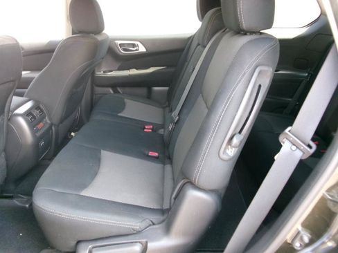 Used 2017 Nissan Pathfinder SV w/ SV Tech Package AWD/4WD image 10