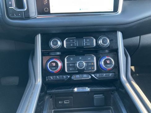 Used 2022 GMC Yukon XL Denali w/ Denali Premium Package AWD/4WD image 36
