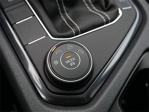 Certified 2024 Volkswagen Tiguan SE R-Line image 32