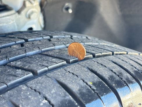 Used 2020 Ford Explorer XLT image 14