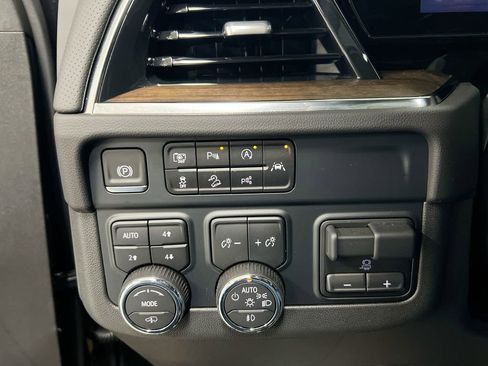 Used 2025 Chevrolet Tahoe High Country image 19