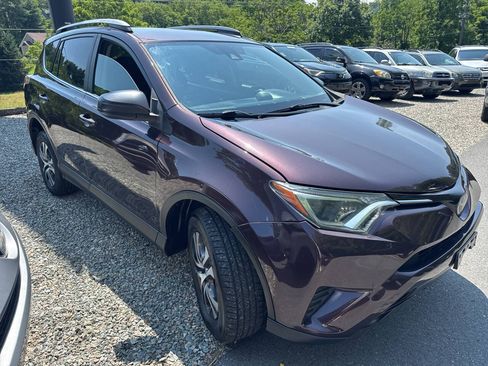 Used 2017 Toyota RAV4 LE AWD/4WD image 8