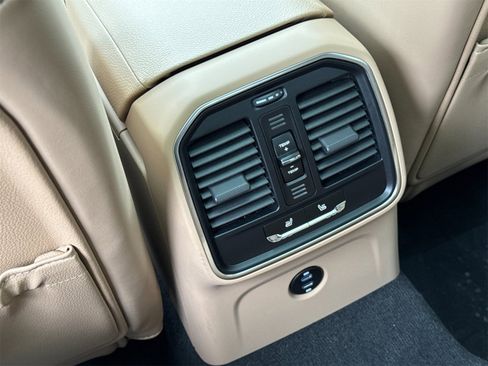 Used 2025 Porsche Macan image 15