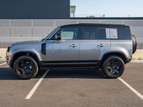 Used 2023 Land Rover Defender 110 X-Dynamic SE AWD/4WD image 2