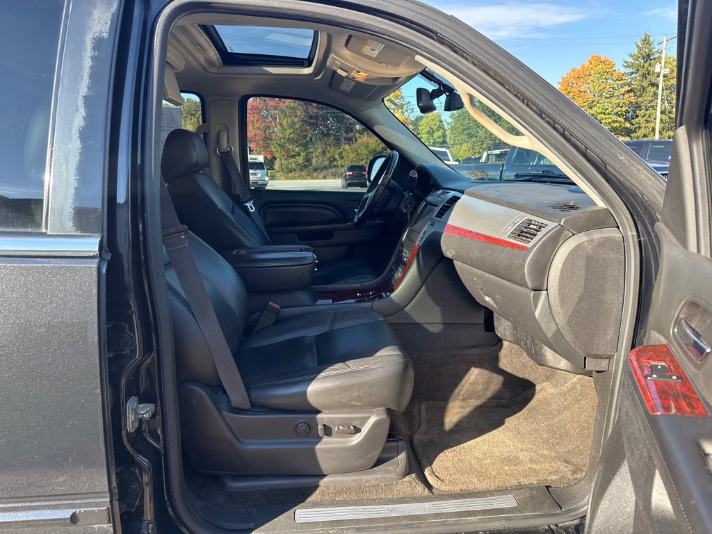 Used 2013 Cadillac Escalade Premium AWD/4WD image 13