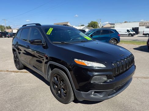 Used 2015 Jeep Cherokee Latitude w/ Comfort/Convenience Group AWD/4WD image 9