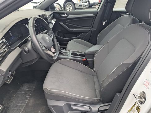 Used 2025 Volkswagen Jetta Sport FWD image 32