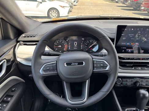 Used 2025 Jeep Compass Limited AWD/4WD image 35