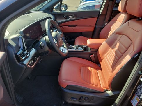 Certified 2025 Kia Sportage SX image 23