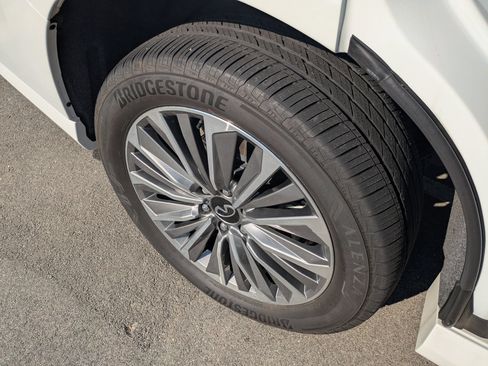 Used 2025 INFINITI QX80 Sensory AWD/4WD image 37