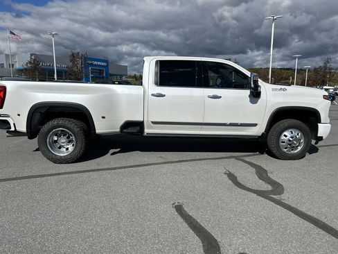 Used 2024 Chevrolet Silverado 3500 High Country w/ Technology Package image 8