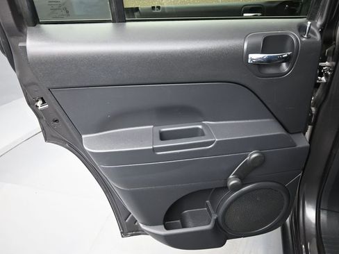 Used 2017 Jeep Patriot Sport image 21